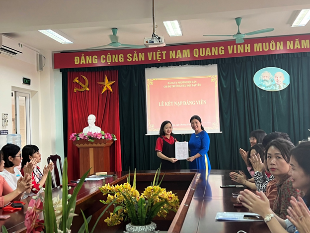 Lễ kết nạp Đảng viên mới của Chi bộ trường Tiểu học Đại Yên