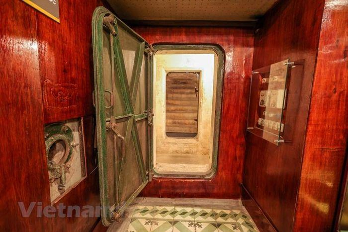 Khám phá căn hầm chỉ huy tác chiến 12 ngày đêm đánh B52 ở Hà Nội