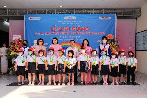 Trường Tiểu học Đại Yên phát động Cuộc thi sáng tác tranh cổ động tuyên truyền đội mũ bảo hiểm cho học sinh Tiểu học năm 2021