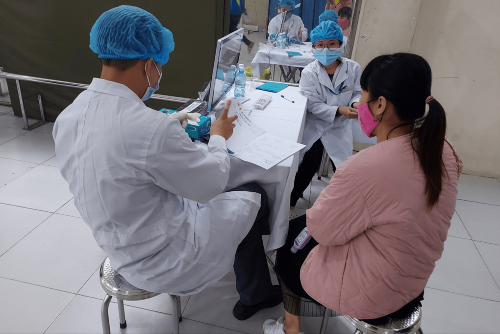 Khám sức khỏe định kỳ cho cán bộ, viên chức và giáo viên trường tiểu học Đại Yên năm học 2021 - 2022