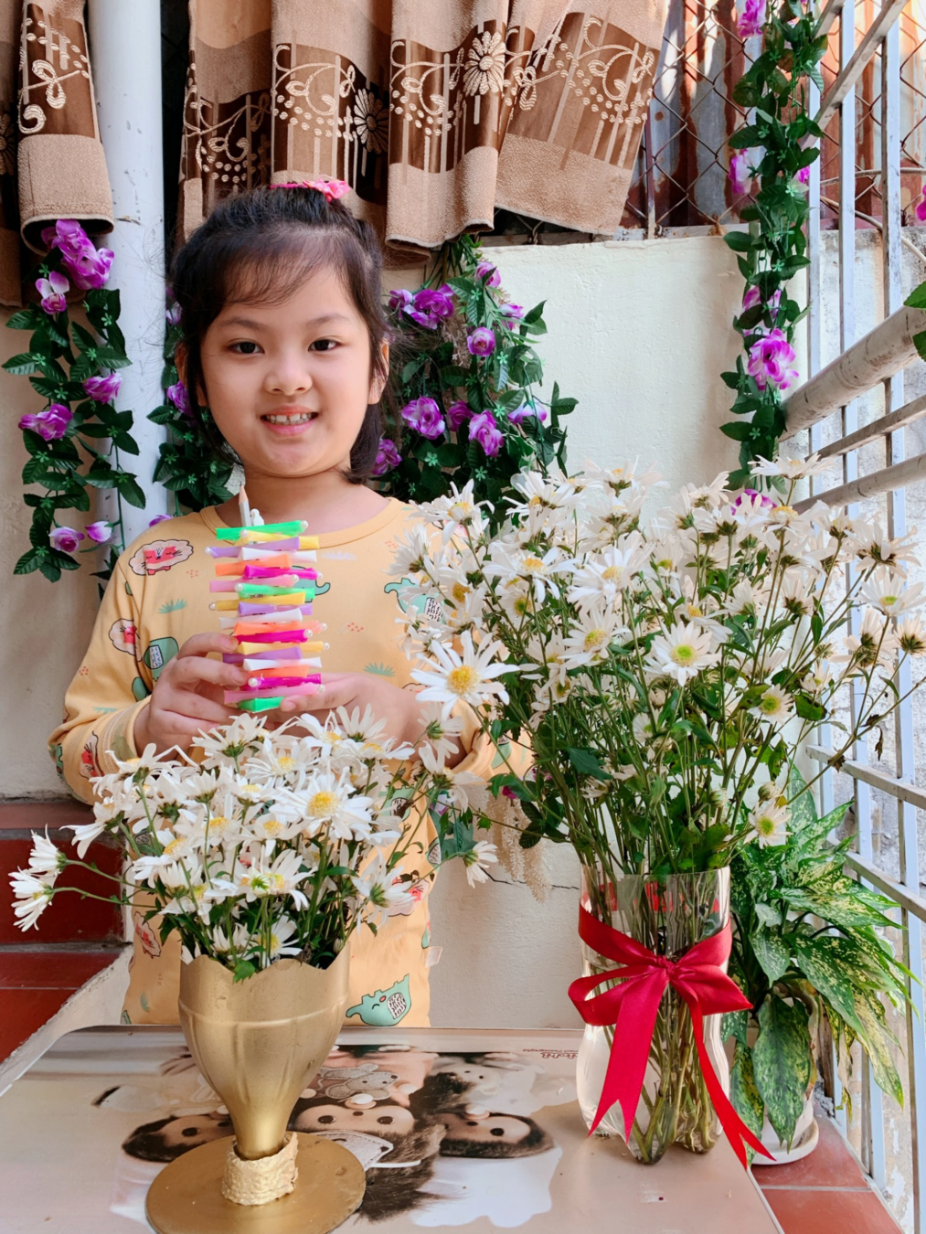 Cô bé khéo tay, sáng tạo trong Chế tác mô hình tái chế