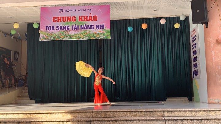 HOẠT ĐỘNG CHÀO MỪNG KỈ NIỆM 37 NĂM NGÀY NHÀ GIÁO VIỆT NAM TRƯỜNG TIỂU HỌC ĐẠI YÊN - CUỘC THI “ TỎA SÁNG TÀI NĂNG NHÍ ”