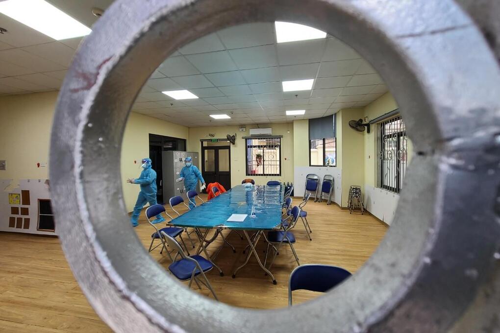 Những chiến sĩ chống dịch bình lặng vì sự bình an của quận Ba Đình