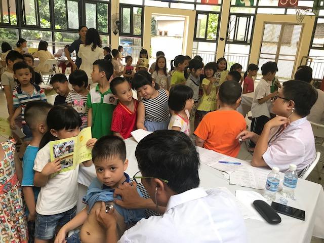 Khám sức khỏe học sinh toàn trường