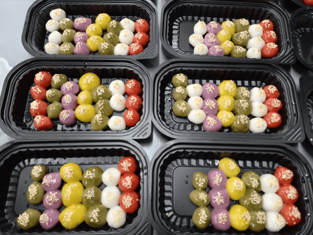 Các bạn nhỏ Đại Yên hân hoan tham gia Tết Hàn Thực