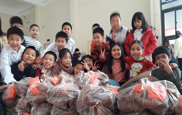 “Mùa đông không lạnh” – Trường Tiểu học Đại Yên tích cực tham gia mua  khoai lang ủng hộ bà con Gia Lai và đồng bào Miền Trung