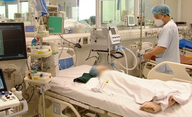 Số trẻ nhập viện vì COVID-19 tăng mạnh