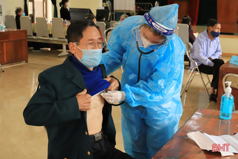 Quận Ba Đình: Tăng cường quản lý, bảo vệ người thuộc nhóm nguy cơ mắc COVID-19