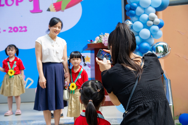 Con vào lớp 1, cha mẹ nên làm gì?