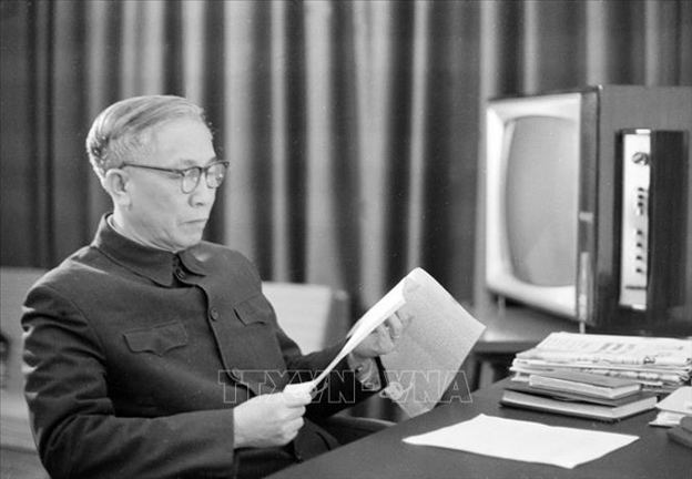 Từ chối giải Nobel hòa bình để bảo vệ hòa bình chính nghĩa.