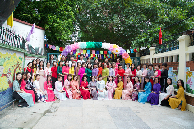 Tặng áo dài – Trao yêu thương