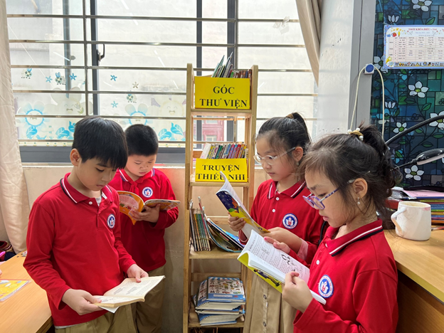 HỌC SINH LỚP 3A6 TRƯỜNG TIỂU HỌC ĐẠI YÊN - HƯỞNG ỨNG “NGÀY HỘI ĐỌC SÁCH”
