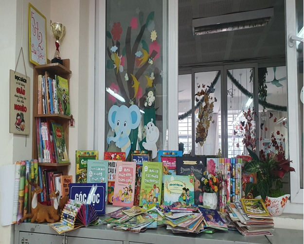 Ngày hội đọc sách ý nghĩa và bổ ích - Góc thư viện 5A2