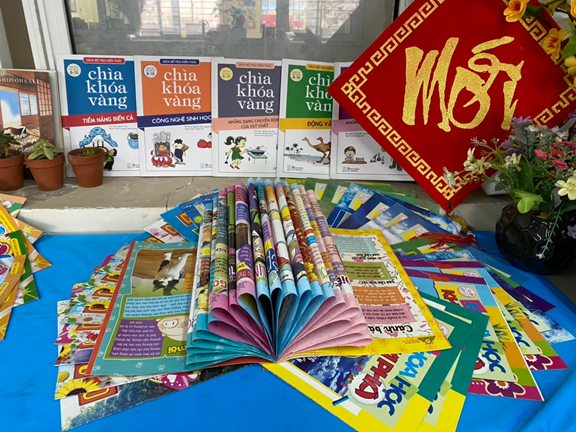 “Sách là nguồn của cải quý báu của thế giới và là di sản xứng đáng của các thế hệ và của các quốc gia” - góc thư viện 5A5