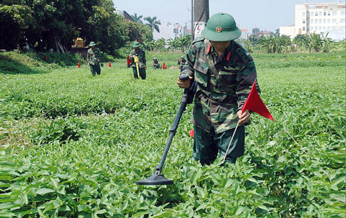 Bom mìn sót lại sau chiến tranh: Nỗi lo còn đó!