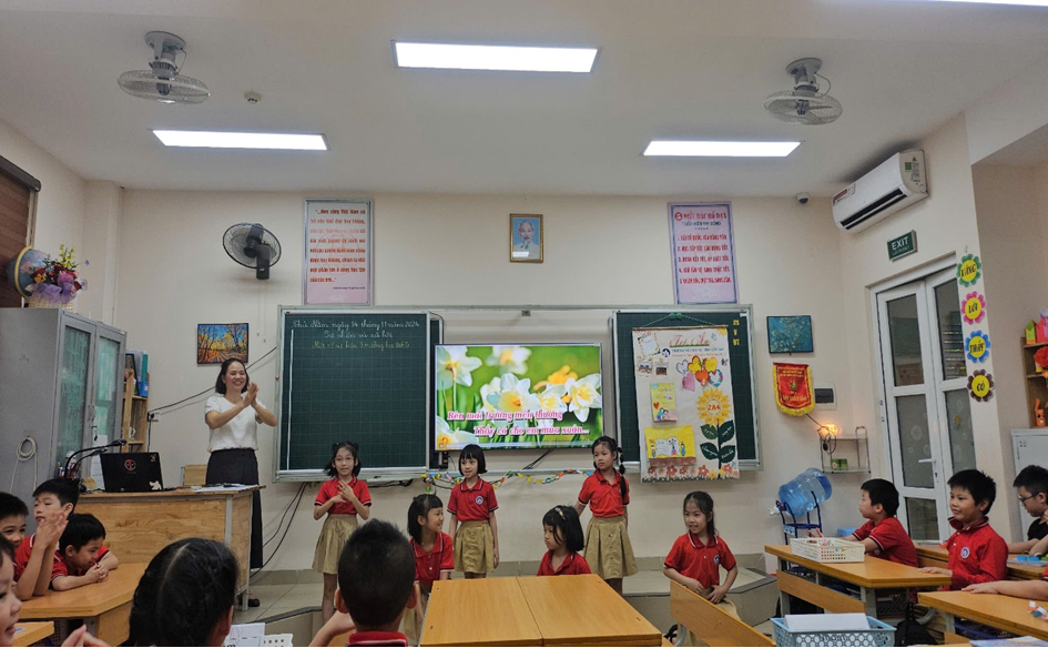 HỌC SINH LỚP 2A4 TRƯỜNG TIỂU HỌC ĐẠI YÊN KHÁM PHÁ TRUYỀN THỐNG “TÔN SƯ TRỌNG ĐẠO”