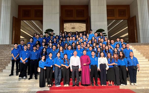 Tuổi trẻ Trường Tiểu học Đại Yên phối hợp cùng tuổi trẻ phường Ngọc Hà tham gia Lễ phát động thi đua chào mừng Đại hội Đảng toàn quốc lần thứ XIV và bầu cử đại biểu Quốc hội khóa XVI – một sự kiện chính trị quan trọng của đất nước.