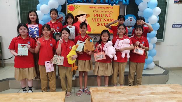 LỚP 5 TIỂU HỌC ĐẠI YÊN: RỰC RỠ SẮC MÀU YÊU THƯƠNG CHÀO MỪNG NGÀY PHỤ NỮ VIỆT NAM 20/10/2025