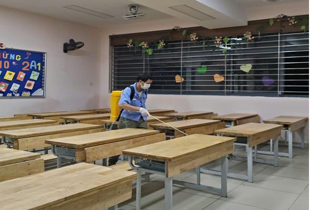 Trường Tiểu học Đại Yên triển khai phun khử khuẩn phòng, chống dịch bệnh