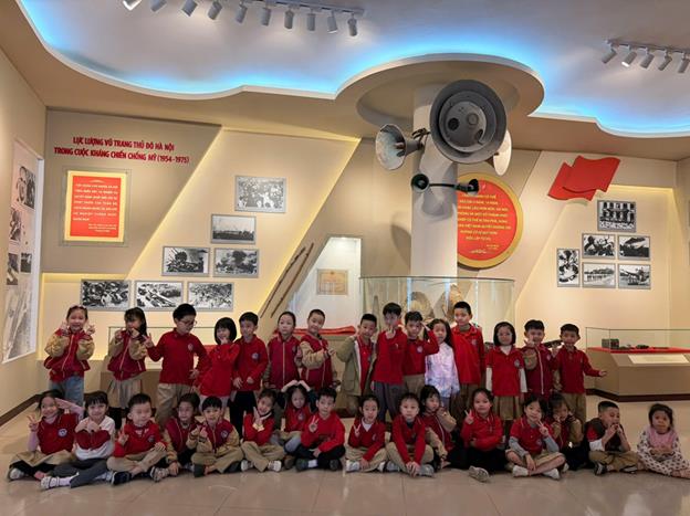 HỌC SINH KHỐI 1 TRƯỜNG TIỂU HỌC ĐẠI YÊN THAM QUAN, TRẢI NGHIỆM TẠI BẢO TÀNG CHIẾN THẮNG B52
