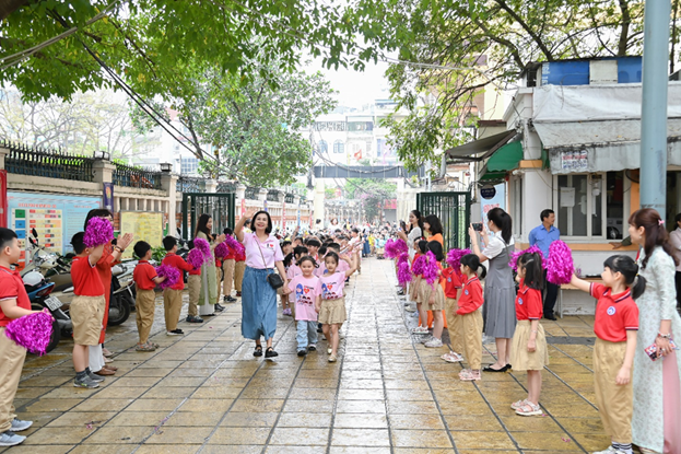 Trường Tiểu học Đại Yên chào đón học sinh Mẫu giáo tham gia hoạt động trải nghiệm “Tham quan trường tiểu học”.