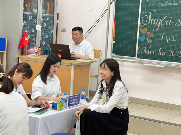 Ngày Thứ Hai Tuyển Sinh Lớp 1 (2/7/2025): Tiếp Nối Hành Trình Chắp Cánh Ước Mơ