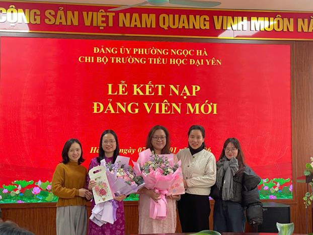 TRƯỜNG TIỂU HỌC ĐẠI YÊN TỔ CHỨC LỄ KẾT NẠP ĐẢNG VIÊN MỚI- NHỮNG "BÔNG HOA" TRẺ NGÁT HƯƠNG TRONG VƯỜN BÁC