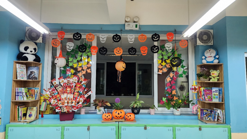 A picture containing indoor, colorful, cluttered, severalDescription automatically generated