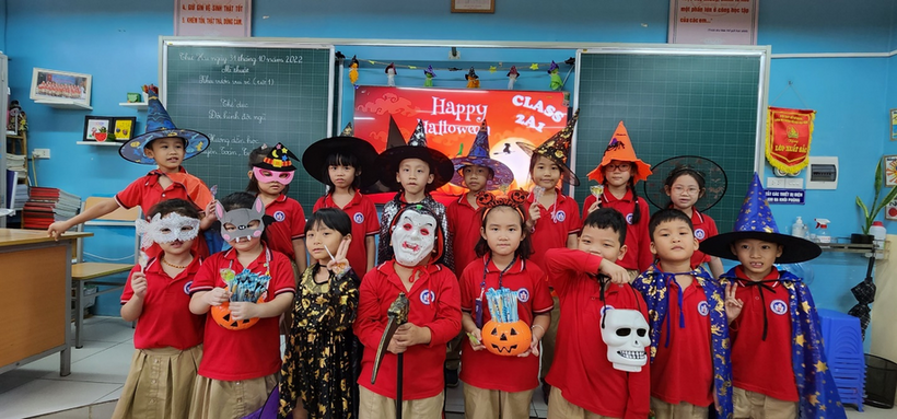 A group of children wearing clothingDescription automatically generated with medium confidence