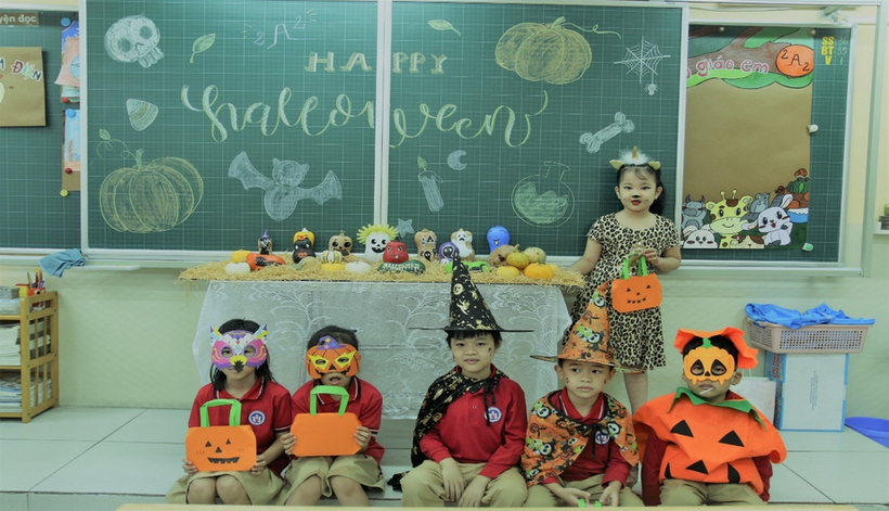 A group of children wearing clothingDescription automatically generated with low confidence