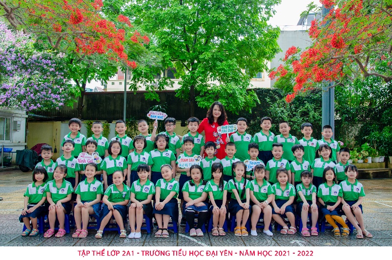 A group of children posing for a photo
Description automatically generated with medium confidence