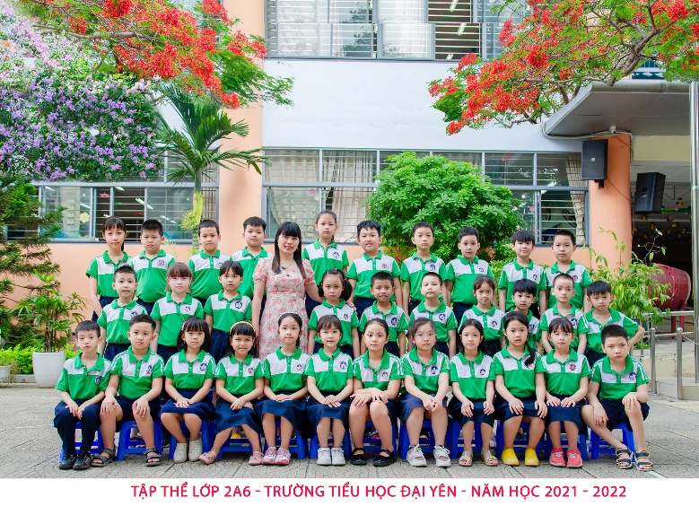 A group of people posing for a photo

Description automatically generated with medium confidence