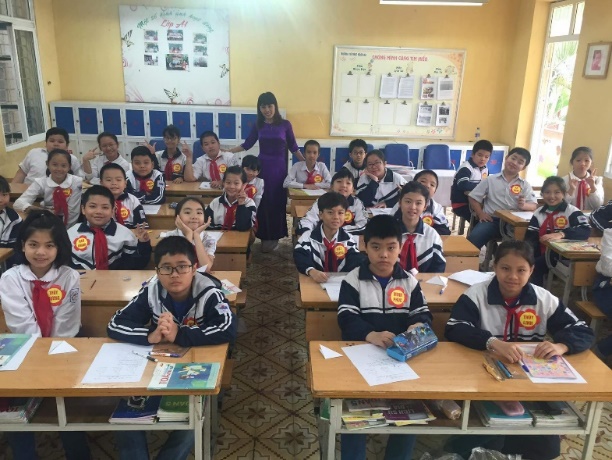 A group of children in a classroom
Description automatically generated with medium confidence