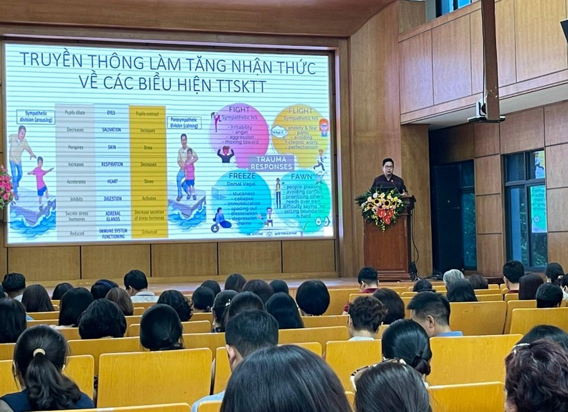 Tập huấn chăm sóc sức khỏe tinh thần cho học sinh trước thềm năm học mới ảnh 1