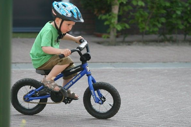 Trẻ thích các hoạt động phát triển sự khéo léo.