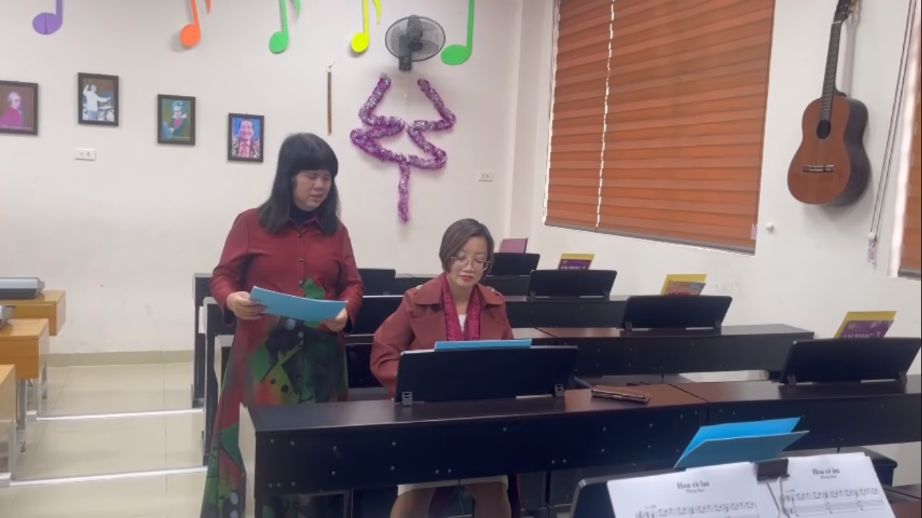 A group of women in a classroom
Description automatically generated