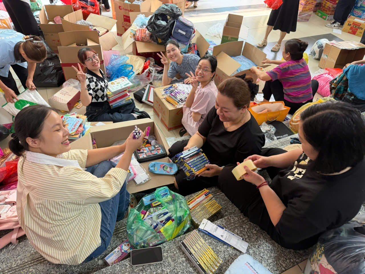 A group of people sitting on the floor

AI-generated content may be incorrect.
