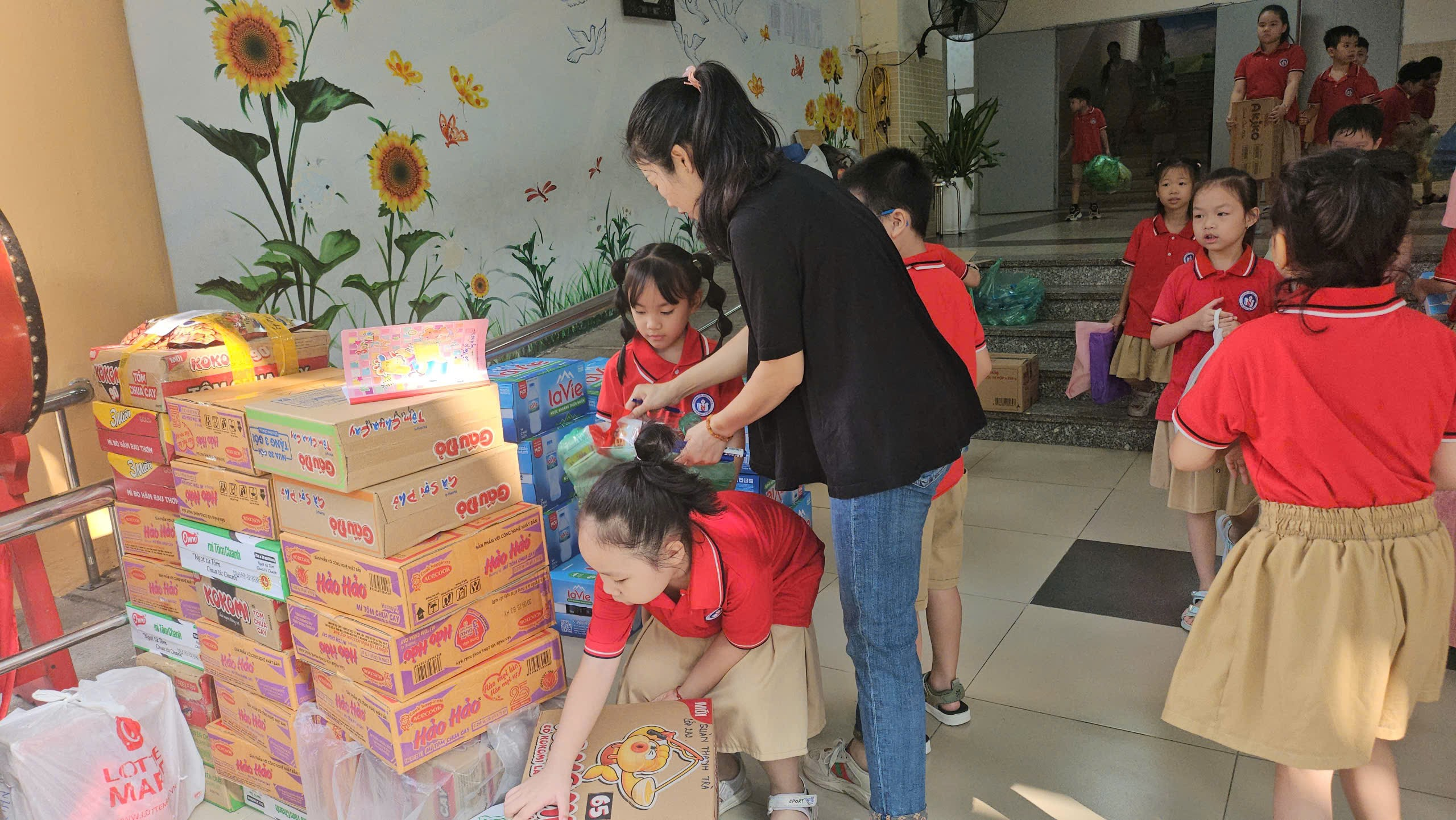 A group of children and a person

AI-generated content may be incorrect.