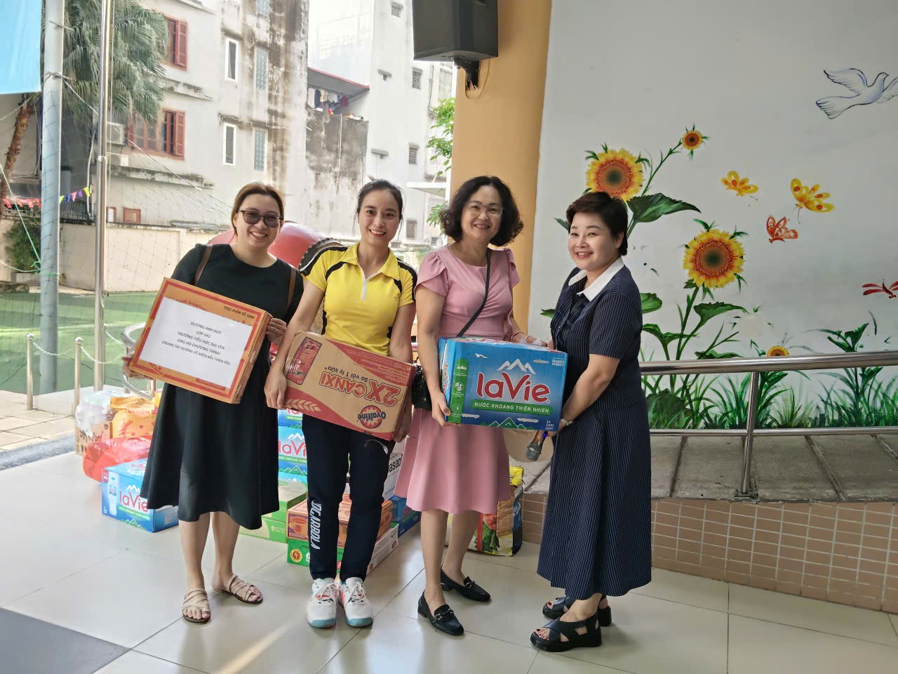 A group of women holding boxes

AI-generated content may be incorrect.