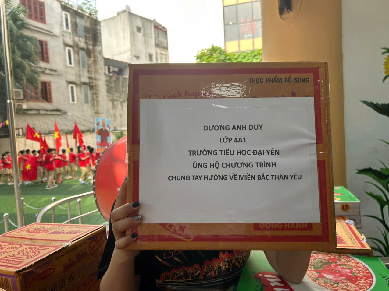 A person holding a sign

AI-generated content may be incorrect.