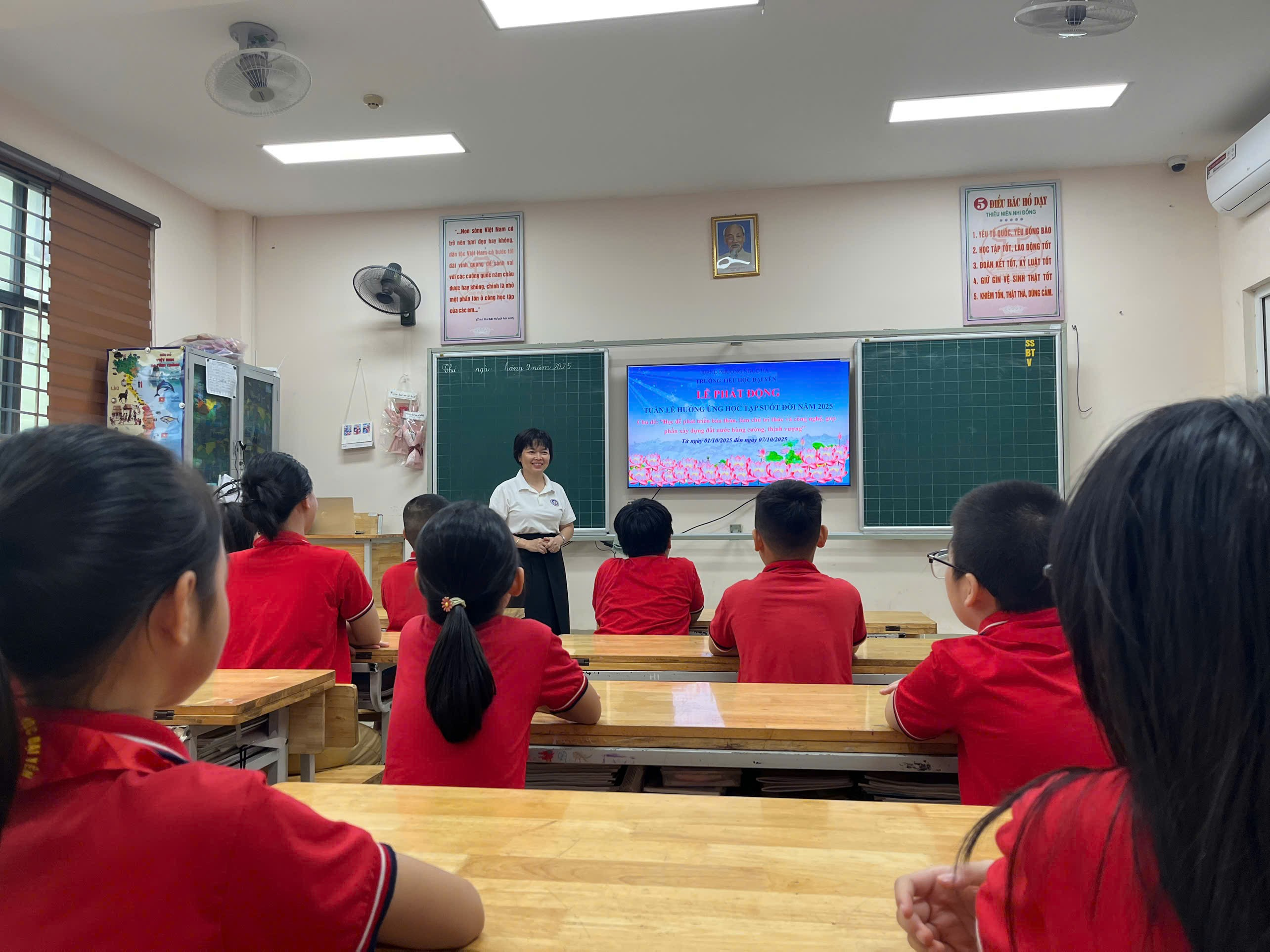 A group of kids in a classroom
AI-generated content may be incorrect.