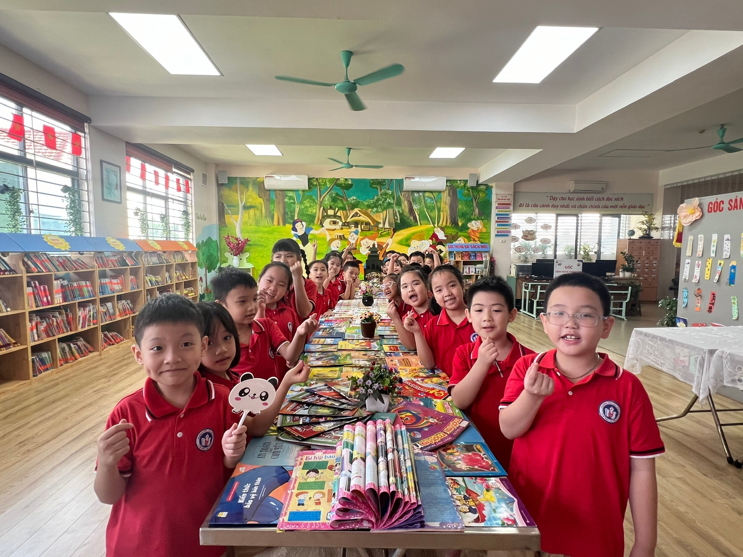 A group of children in a room
AI-generated content may be incorrect.