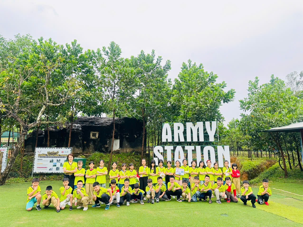 A group of people posing for a photo

AI-generated content may be incorrect.