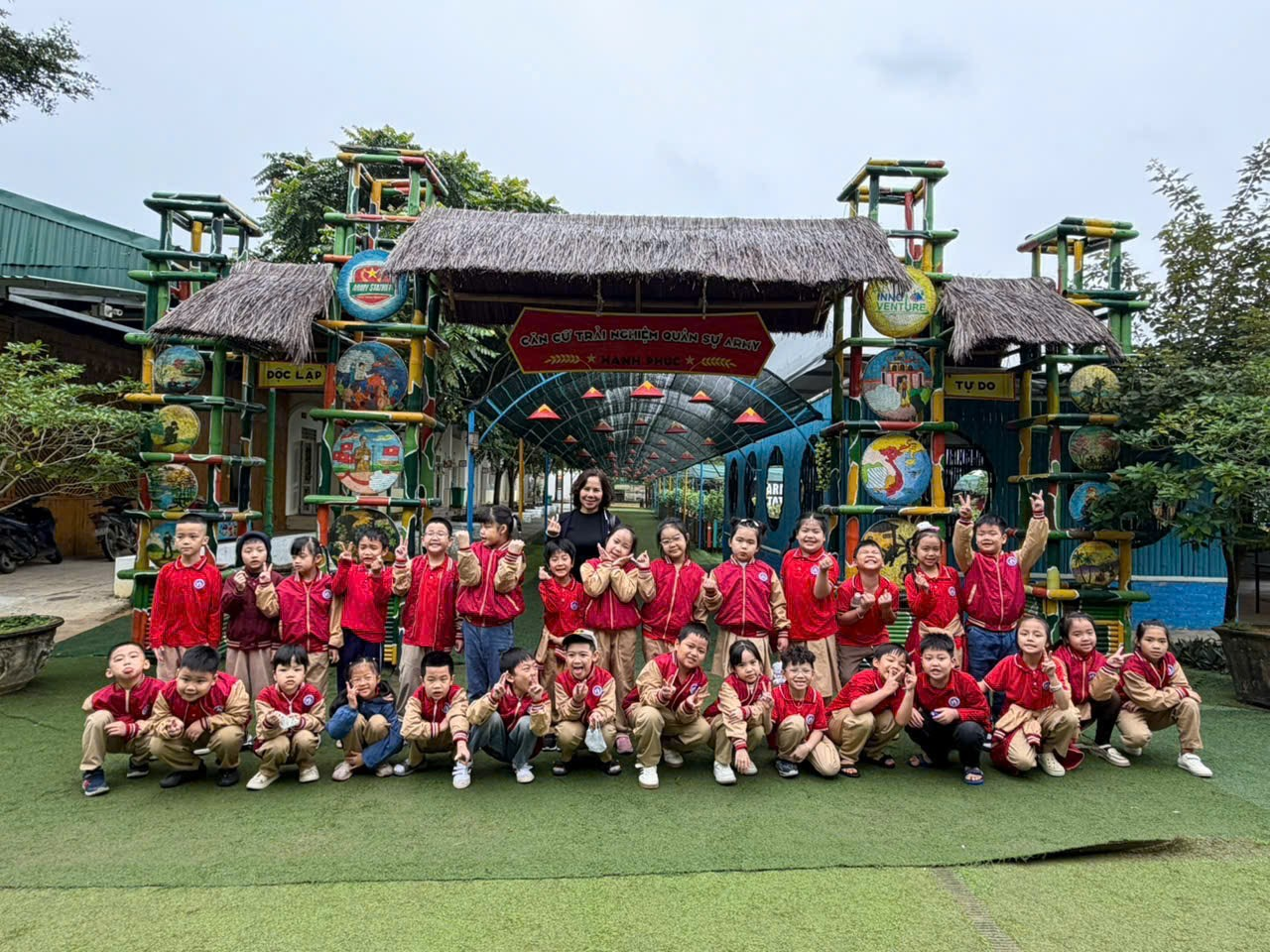 A group of people posing for a photo

AI-generated content may be incorrect.