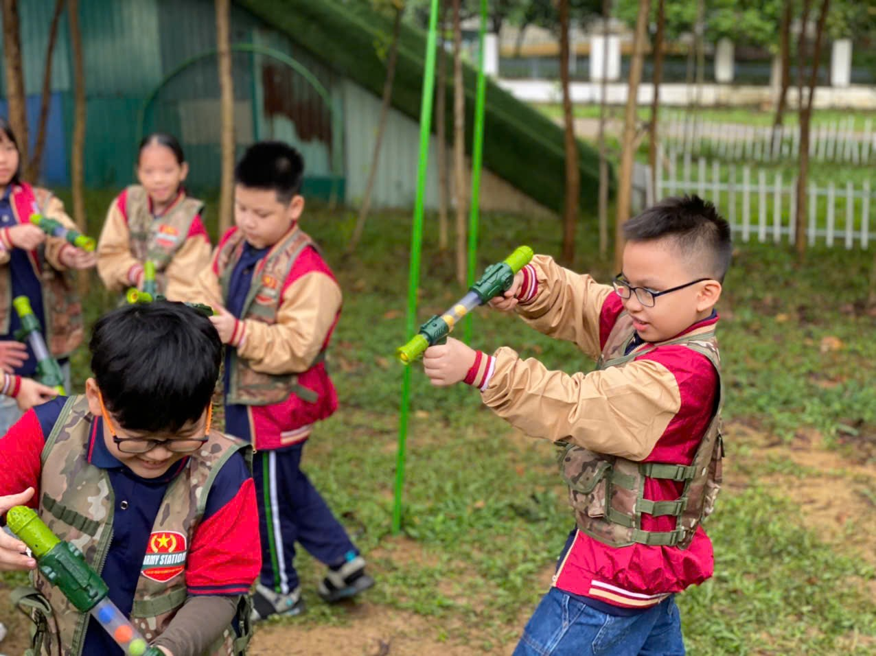 A group of kids playing with a toy object

AI-generated content may be incorrect.