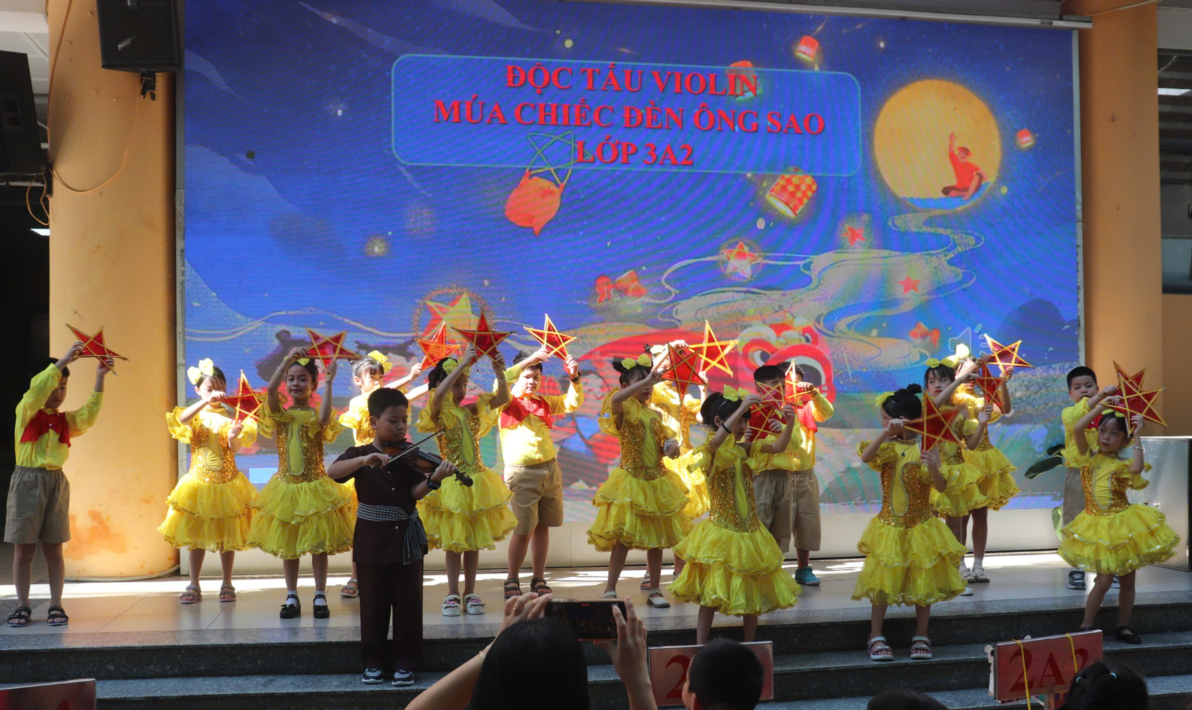 A group of children on stage
AI-generated content may be incorrect.