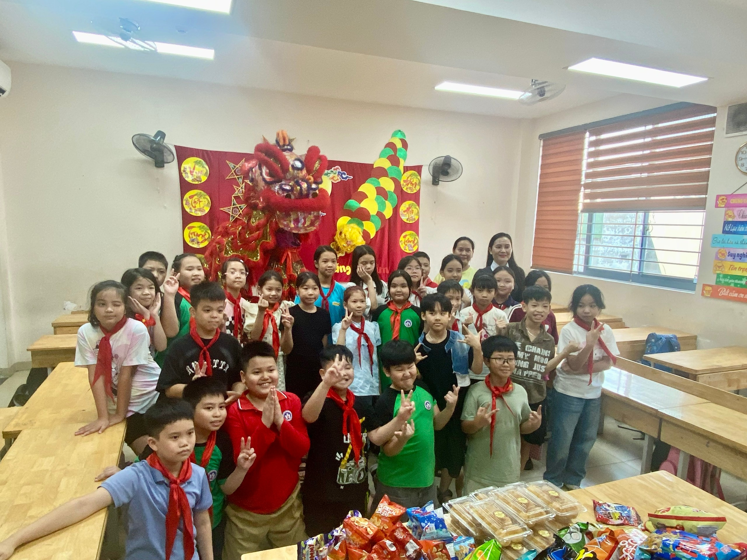 A group of children posing for a photo

AI-generated content may be incorrect.