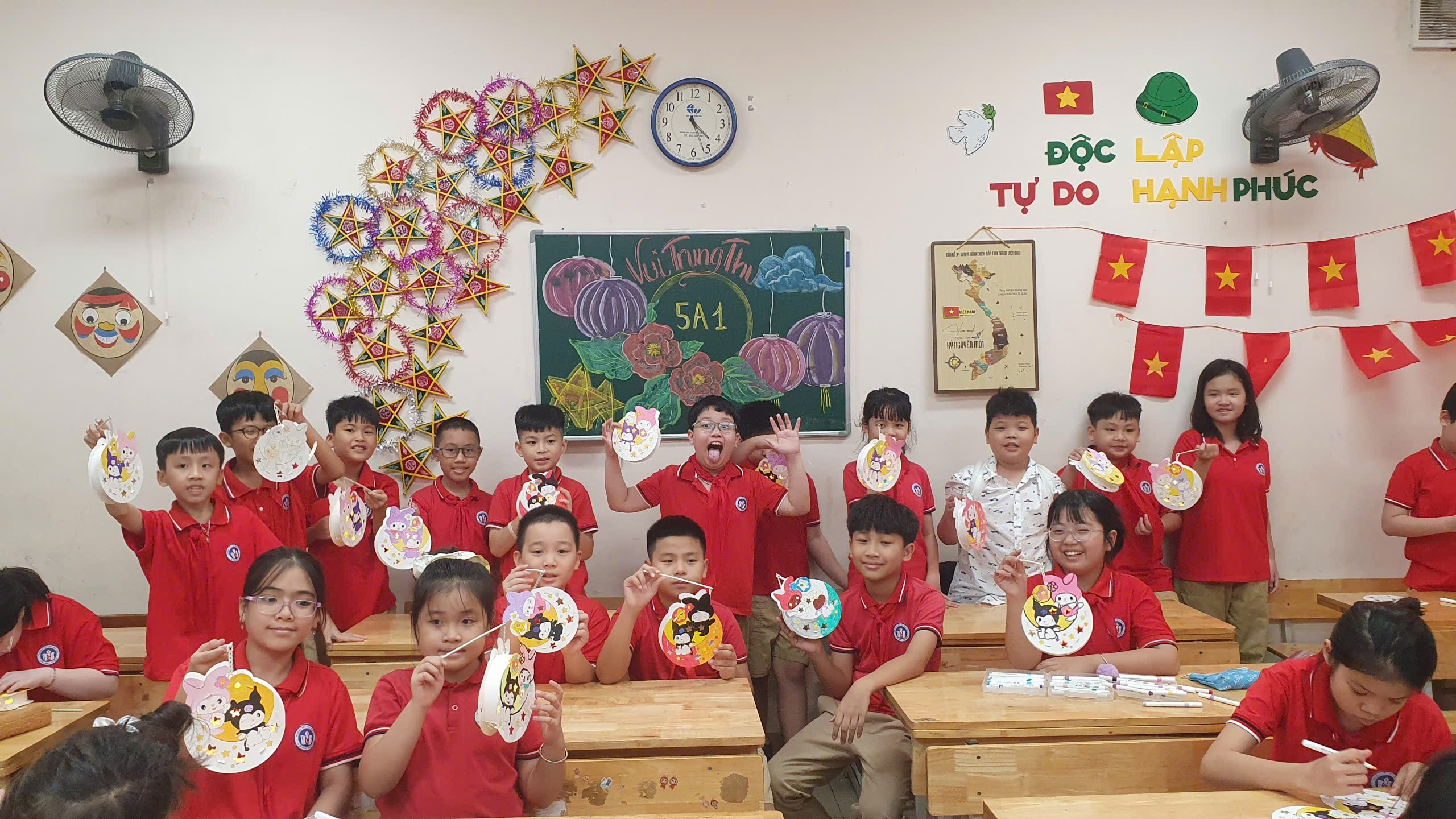 A group of children in a classroom
AI-generated content may be incorrect.