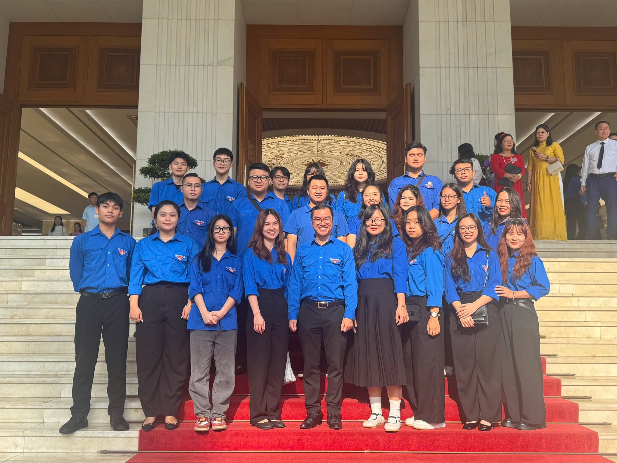 Có thể là hình ảnh về 14 người và kèn clarinet