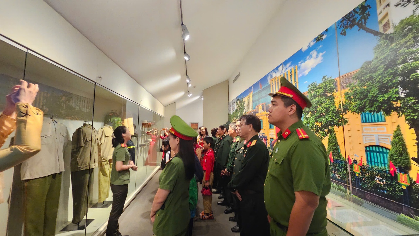 C:\Users\Hoc Sinh\Downloads\284896219608875764 (1).jpg